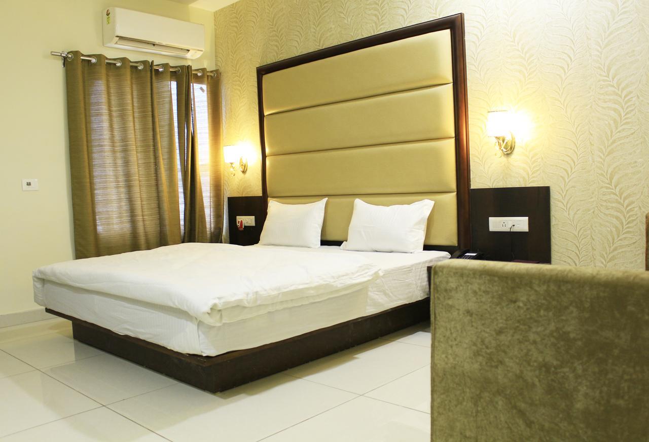 Hotel Radiant Inn Roorkee Екстер'єр фото
